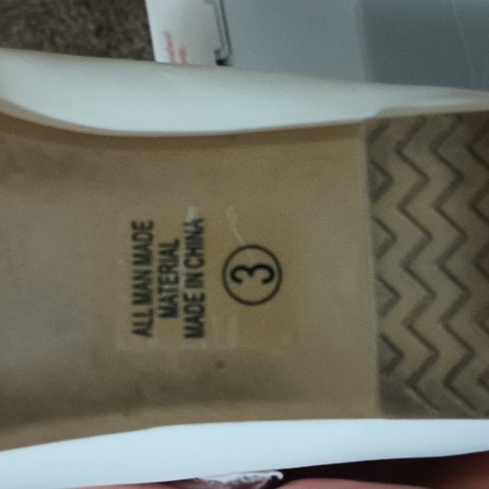 Shoes - Picture 2 of 4